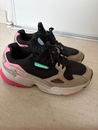 Zapatillas Adidas Negras y Rosas