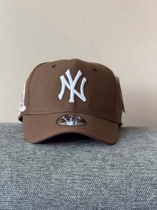 Gorra NY New Era Ajustable Marrón
