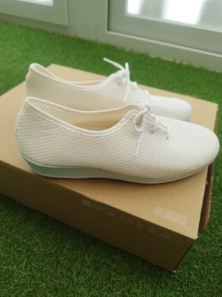 Zapatillas de señora blancas con cordones