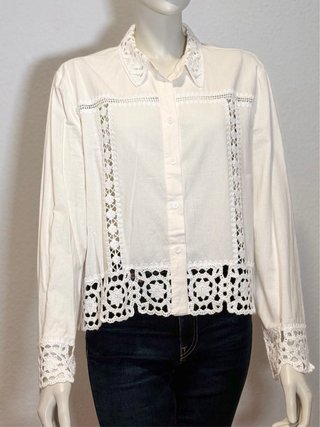 Camisa blanca con encaje