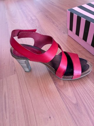 Sandalias Rojas de Piel con Tacón