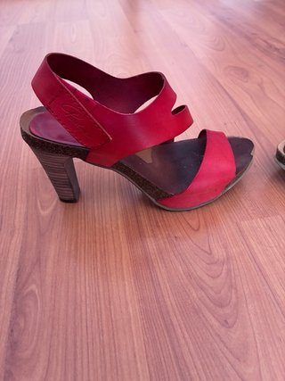 Sandalias Rojas de Piel con Tacón
