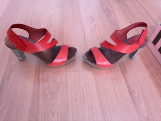 Sandalias Rojas de Piel con Tacón