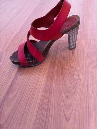 Sandalias Rojas de Piel con Tacón