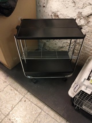 Camarera plegable negra