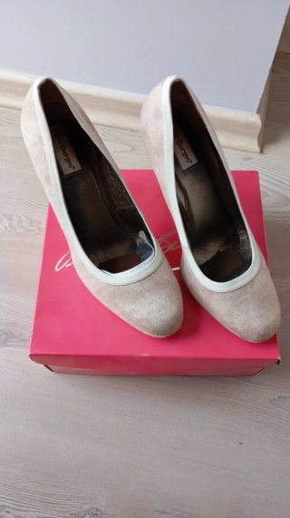 Zapatos de tacón Pilar Burgos beige