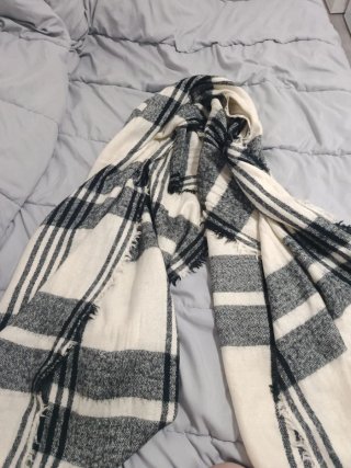 Bufanda de cuadros beige y negro