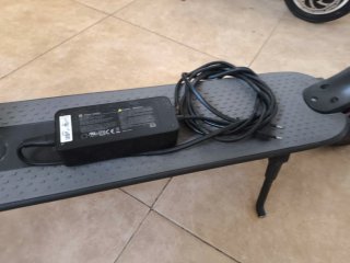 Patín eléctrico negro