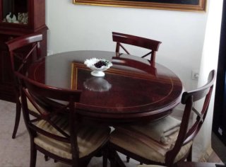 Mesa redonda y 6 sillas de comedor