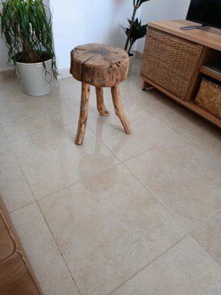 Taburete de madera rústico