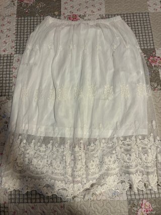 Falda de tul y encaje blanca