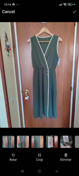 Vestido verde con ribete blanco