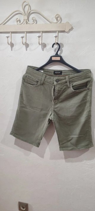 Pantalón corto Jack & Jones verde. Regular