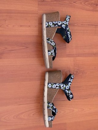 Sandalias Panama Jack con estampado floral