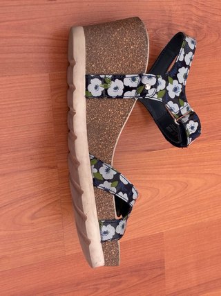 Sandalias Panama Jack con estampado floral