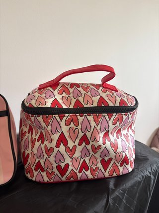 Neceser de Viaje Estampado de Corazones