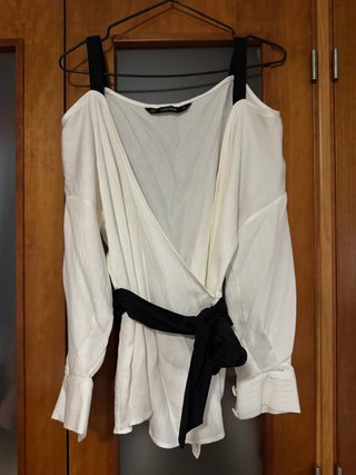 Blusa Zara Blanca y Negra
