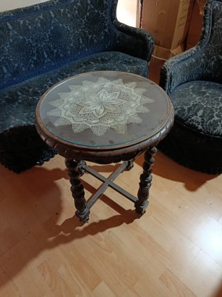 Mesa de Centro Antigua con Patas Salomónicas