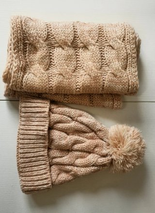 Conjunto gorro y bufanda tejido rosa