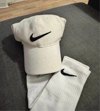 Pack Nike Gorra y Calcetines Altos