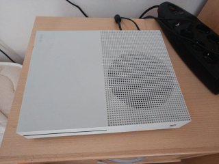 Xbox One S con 2 mandos y juegos