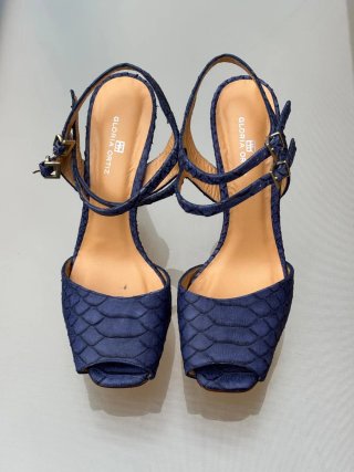 Zapatos de tacón Gloria Ortiz azules