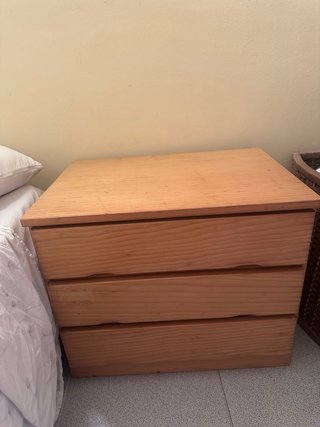 Mesa de Noche de Madera