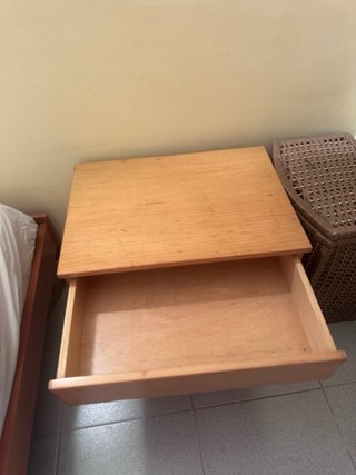 Mesa de Noche de Madera