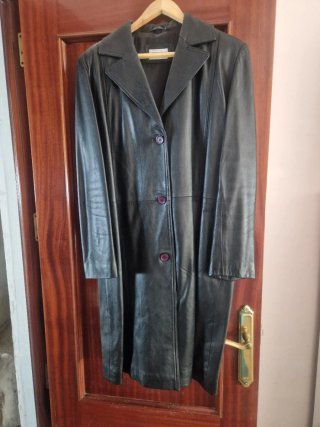Chaqueta de piel negra
