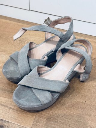 Sandalias de cuña grisess