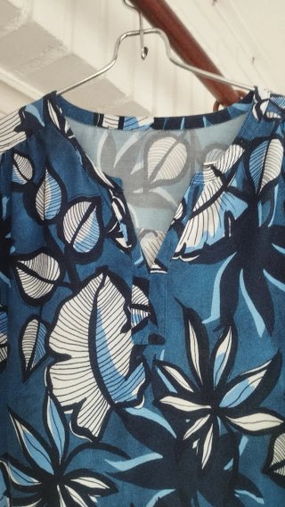 Blusón estampado de hojas azul