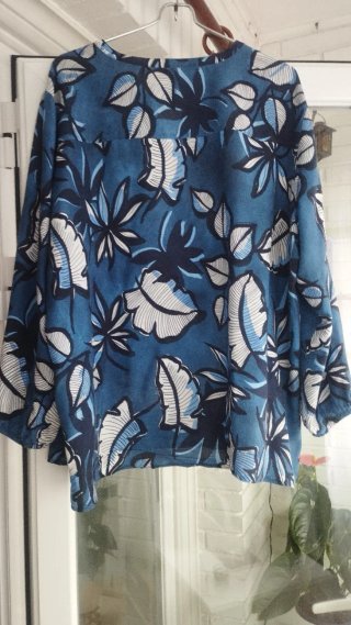 Blusón estampado de hojas azul