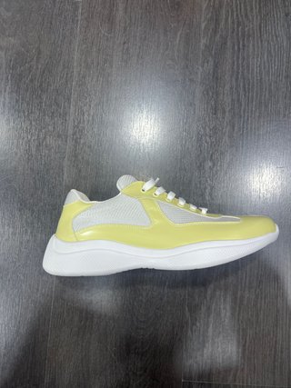 Zapatillas Prada deportivas blancas y amarillas