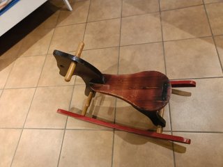 Caballo balancín de madera