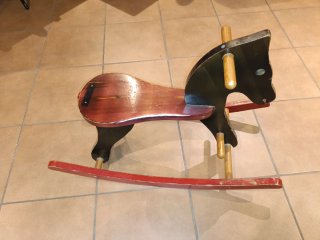 Caballo balancín de madera