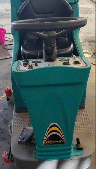 Lote Fregadora Eureka 75 y Barredora Simpla