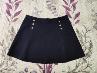 Falda corta negra