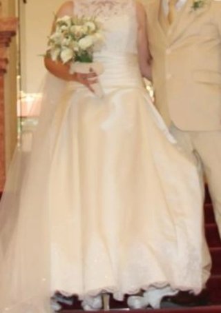 Vestido de novia blanco roto