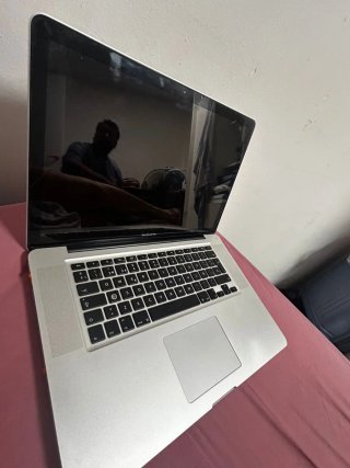MacBook Pro i7 16GB RAM 722GB SSD