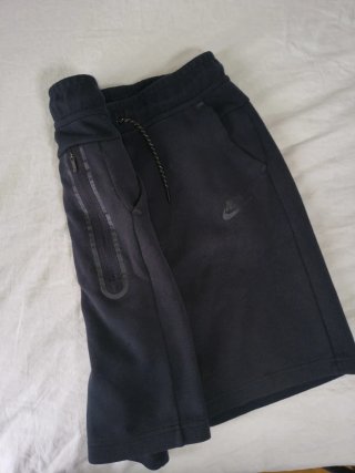Pantalón corto Nike Tech Fleece negro