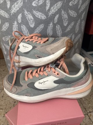 Zapatillas Pepe Jeans verdes y color salmon