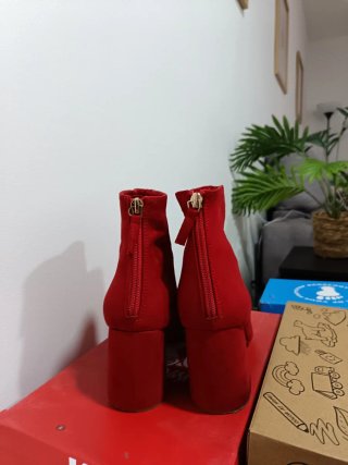 Botines rojos Stradivarius talla 39