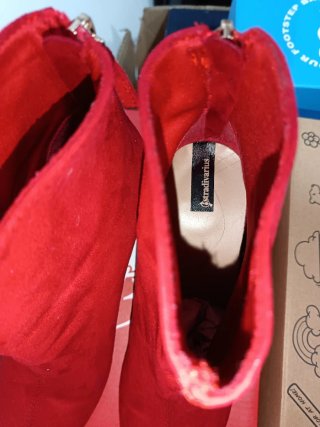 Botines rojos Stradivarius talla 39