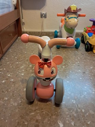 Bicicleta de aprendizaje rosa para niña