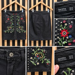 Falda Bershka Negra Talla XS Bordada