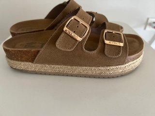 Sandalias ETIKA marrones
