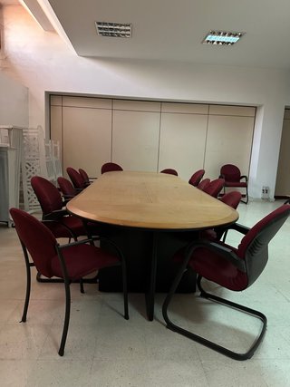 Mesa de reuniones ovalada madera y metal