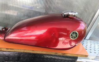 Depósito Yamaha Caferacer para Restaurar