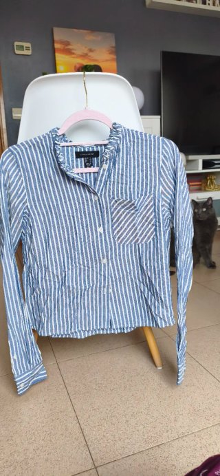 Camisa de rayas azul y blanco