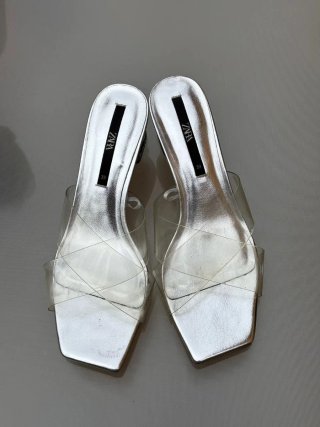 Sandalias Zara transparentes plateadas talla 39